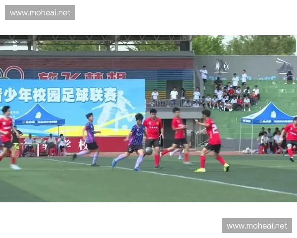 热血拼搏绿茵逐梦青年共谱足球联赛激情篇章